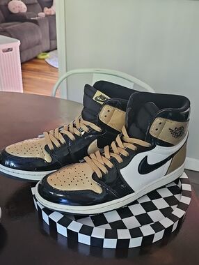 Nike Air Jordan 1 Retro High NRG Patent Gold Toe sneakers Mwns 10.5